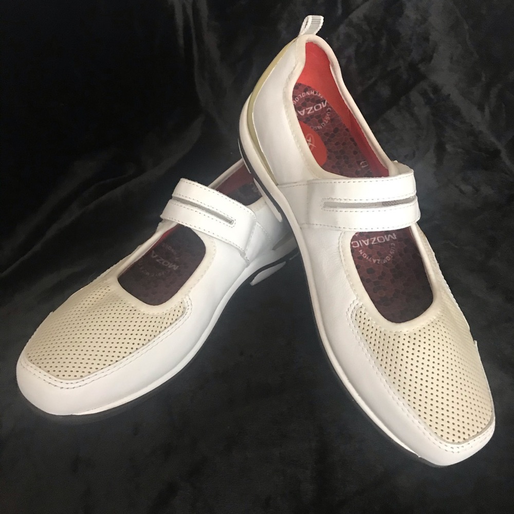 Aetrex Lizzy mary jane sneaker Size 5.5 Wi…